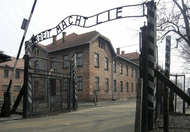 Arbeit Macht Lie